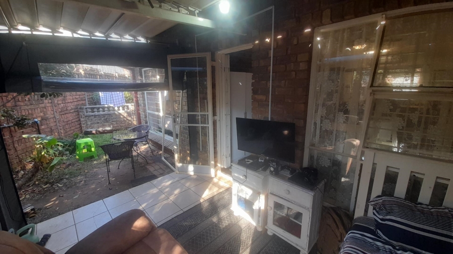 1 Bedroom Property for Sale in Meerhof North West
